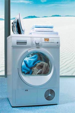 Благодаря сушильным машинам одежда приобретает мягкость, можно избежать заломов и складок, отказаться от глажения некоторых вещей